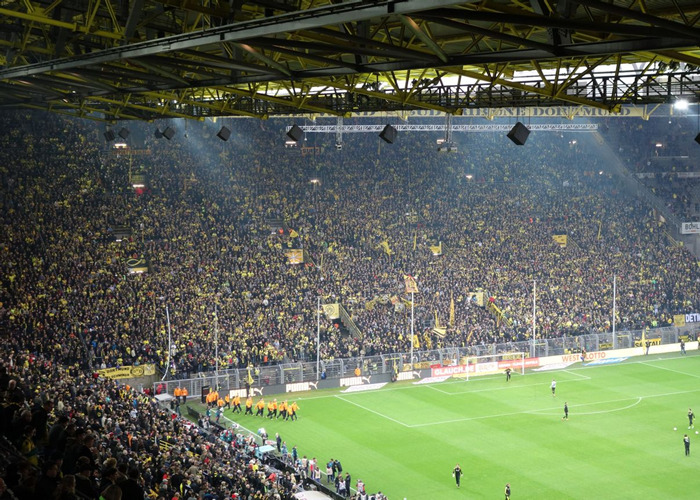 德甲联赛免费高清直播+赛程积分+竞彩预测一站搞定（2025赛季）拜仁完成十连冠伟业一家独大引球迷不满？其实这是误解