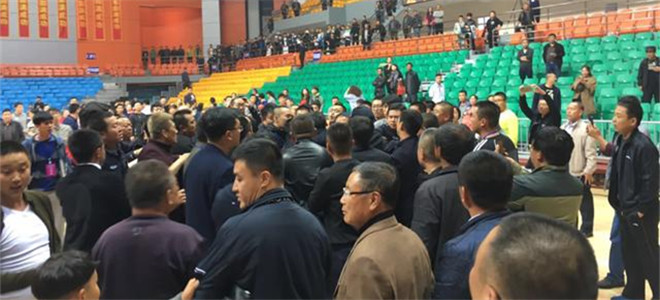 辽宁季前赛对阵广厦赛后球迷爆发冲突_虎扑C