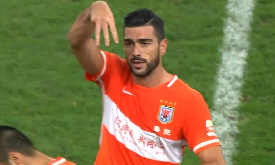 GIF:佩莱闪转腾挪破门,鲁能1-0力帆_虎扑中国