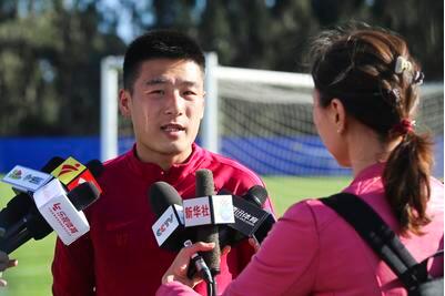 磊:里皮不怒自威,我非常适应他的战术_虎扑中