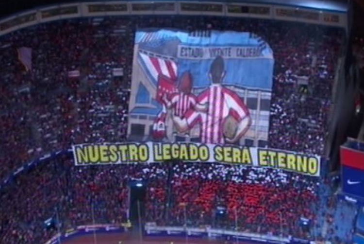 气氛热烈,马竞球迷巨型TIFO助威球队_虎扑国际