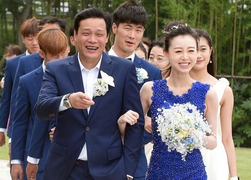 范志毅新婚妻子产下一女,48岁大将军再当爹