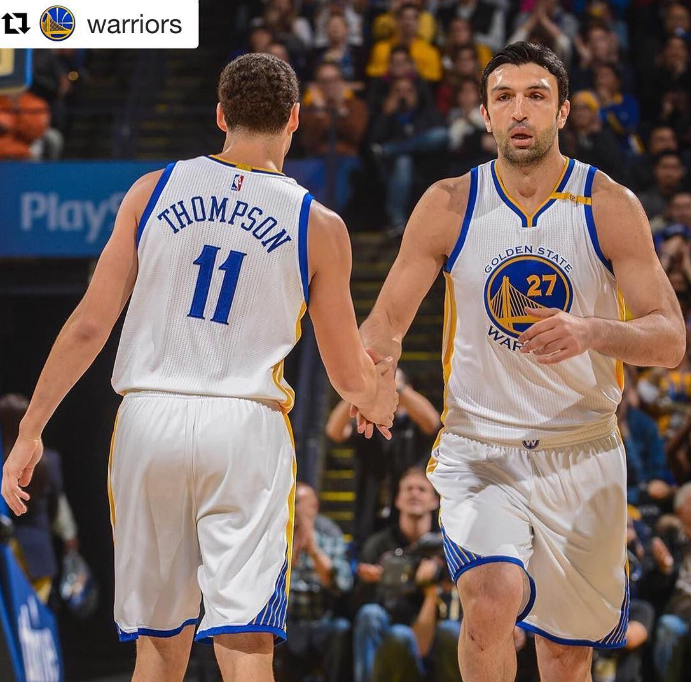 帕楚里亚发图庆祝球队获得12连胜_虎扑NBA新