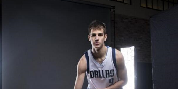 卡莱尔:布鲁西诺的英语变得越来越好_虎扑NB