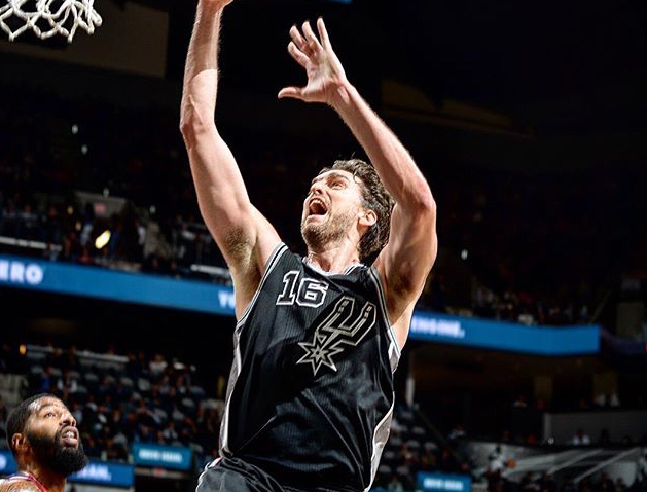 赛后马刺队球员保罗-加索尔在自己的instagram上对于这主场来之不易的