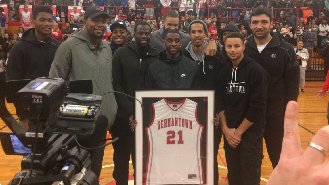 克拉克高中球衣退役,勇士球员到场庆祝_虎扑N