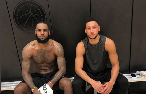 西蒙斯与詹姆斯合影:清晨的训练