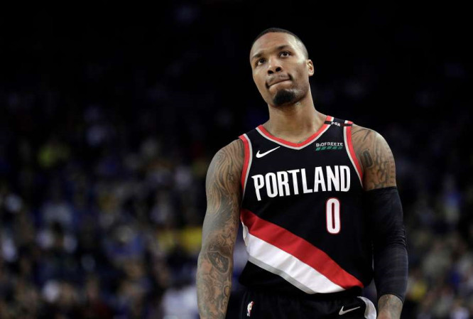 利拉德不满最后吹罚:在胶着比赛中能这样吹的话太伤人了 NBA新闻 利拉德不满最后吹罚:在胶着比赛中能这样吹的话太伤人了 NBA新闻