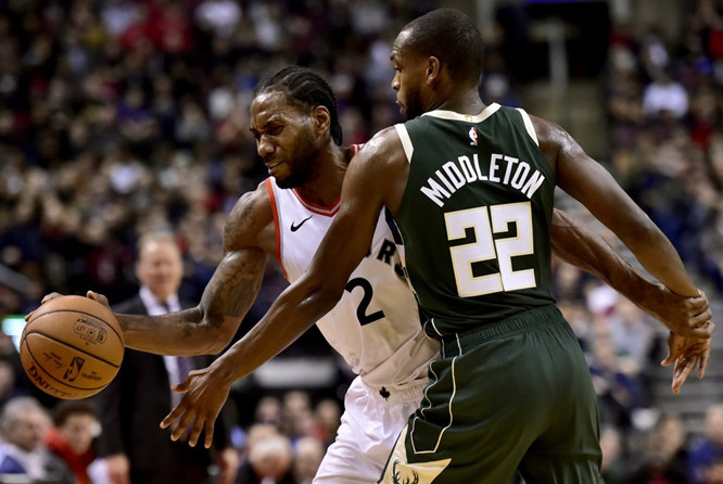 米德尔顿:一个人防不了伦纳德,他真的是太棒了 NBA新闻 米德尔顿:一个人防不了伦纳德,他真的是太棒了 NBA新闻