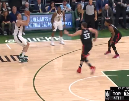 手起刀落!米德尔顿助攻大洛隔扣,字母哥突分大洛三分 NBA新闻 手起刀落!米德尔顿助攻大洛隔扣,字母哥突分大洛三分 NBA新闻