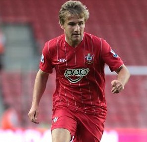 《太阳报》报道,南安普顿天才球员卢克-肖将会拒绝切尔西与曼联的邀请