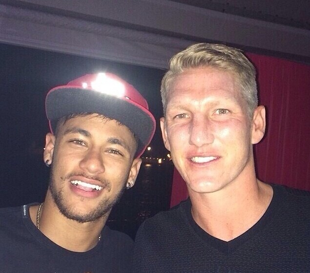 迟到的祝福!内马尔祝小猪生日快乐_虎扑国际足