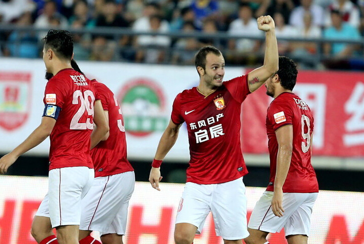 央视:埃神踢边路屈才,吉拉渐露杀手本色_虎扑