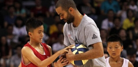 李楠:篮球基础很重要,让更多孩子接触篮球_虎