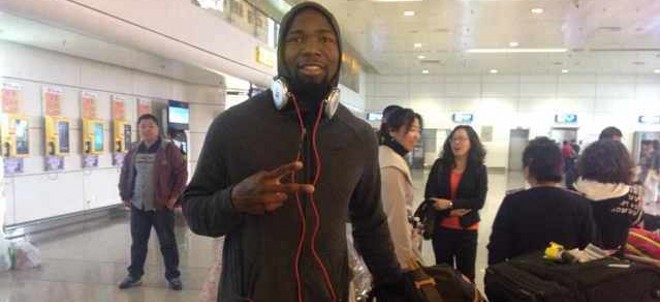 吉林东北虎外援多米尼克-琼斯抵达长春_虎扑C