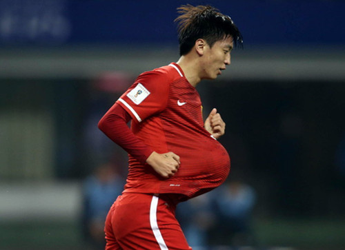 头顶脚踢大四喜!杨旭荣升国足现役第一射手