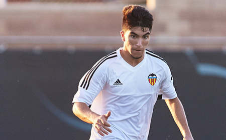 [流言板]传巴萨有意签下瓦伦小将卡洛斯-索莱尔