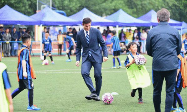 国米足球学校落户北京,萨内蒂出席启动仪式_虎