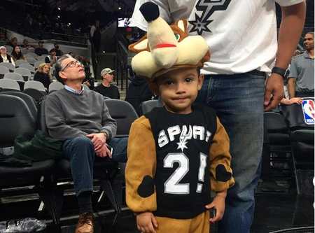 [流言板]萌物出没!马刺官方晒可爱小球迷