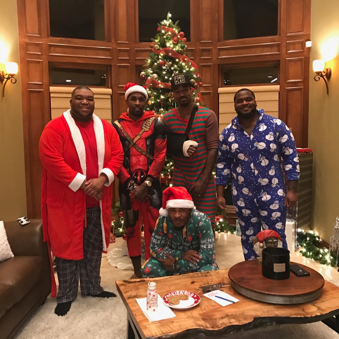 JR-史密斯手绑绷带庆祝圣诞_虎扑NBA新闻