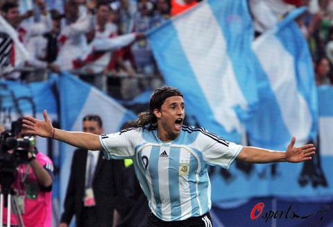 克雷斯波:巴萨晋级概率大,梅西是世界最佳_虎