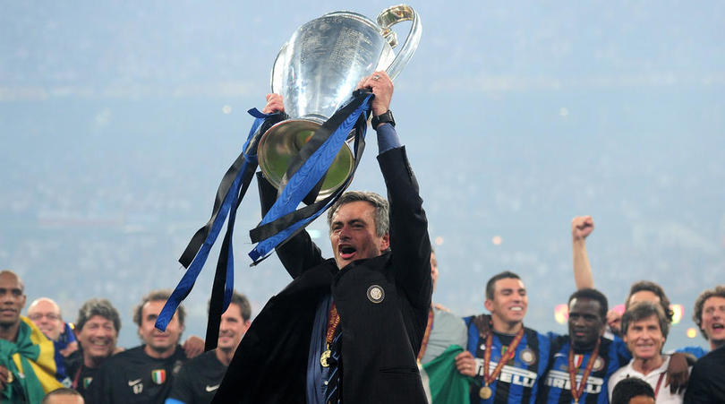 不夺冠,毋宁死 国米在2010年的欧冠决赛中2-0击败拜仁捧起冠军奖杯