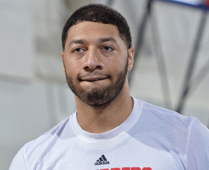 罗伊斯·怀特率队夺得加拿大全国男篮联赛总冠军