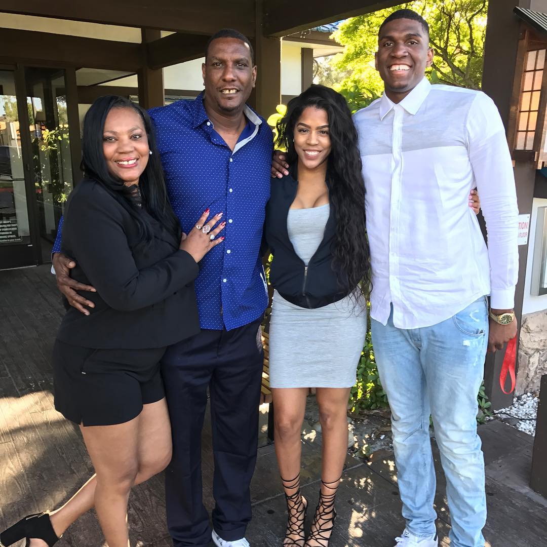 凯文-卢尼晒图祝父亲生日快乐