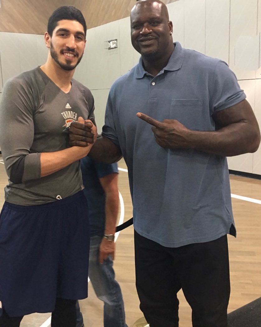 坎特与奥尼尔合影:很荣幸能与传奇见面_虎扑N