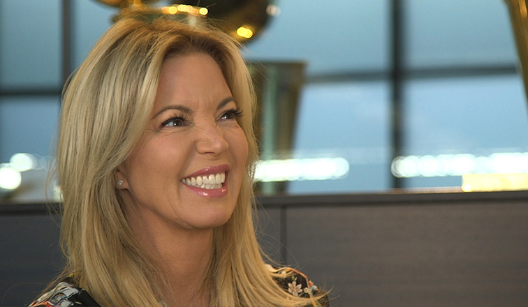 珍妮-巴斯:没有人会使用科比的旧更衣柜_虎扑