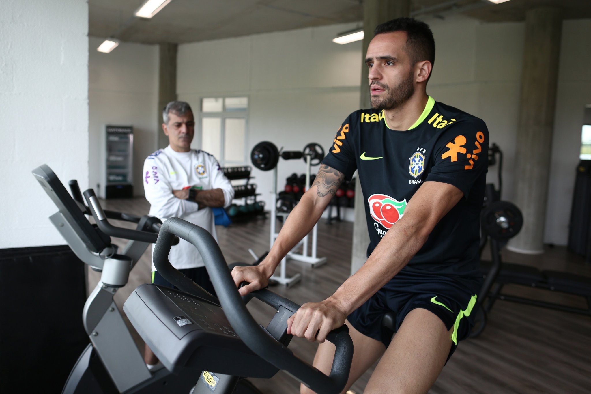 多图流:赴巴西国家队报道,奥古斯托率先展开训