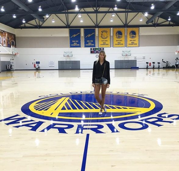 卡斯比妹妹现身勇士训练馆:梦想成真_虎扑NB