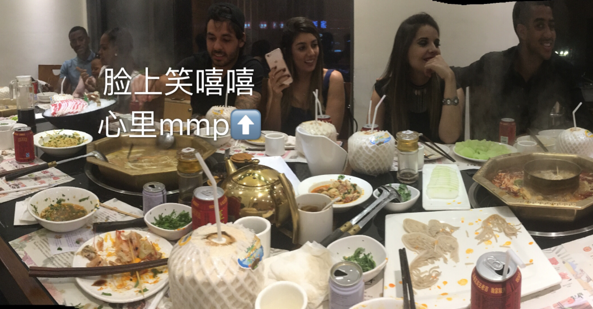 王晨调侃高拉特吃火锅肚子疼:你喝火锅底料?_