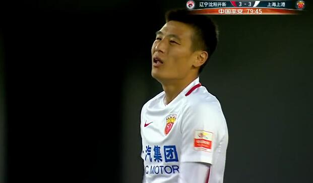 GIF:武磊禁区内甩头攻门,皮球稍稍偏出_虎扑中