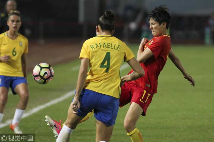 四国赛:王珊珊梅开二度,女足2-2巴西获季军_虎
