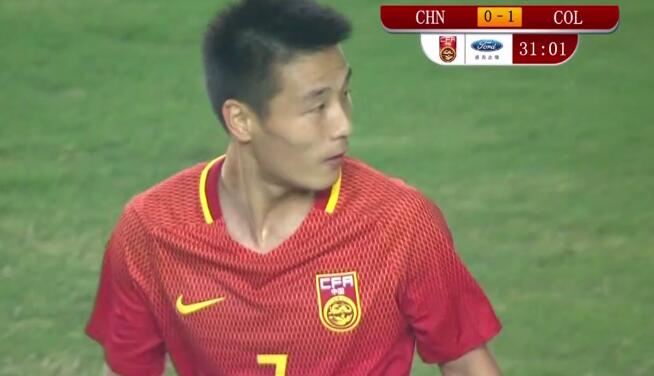 GIF:欠點火候,武磊試圖挑射,未吃正部位