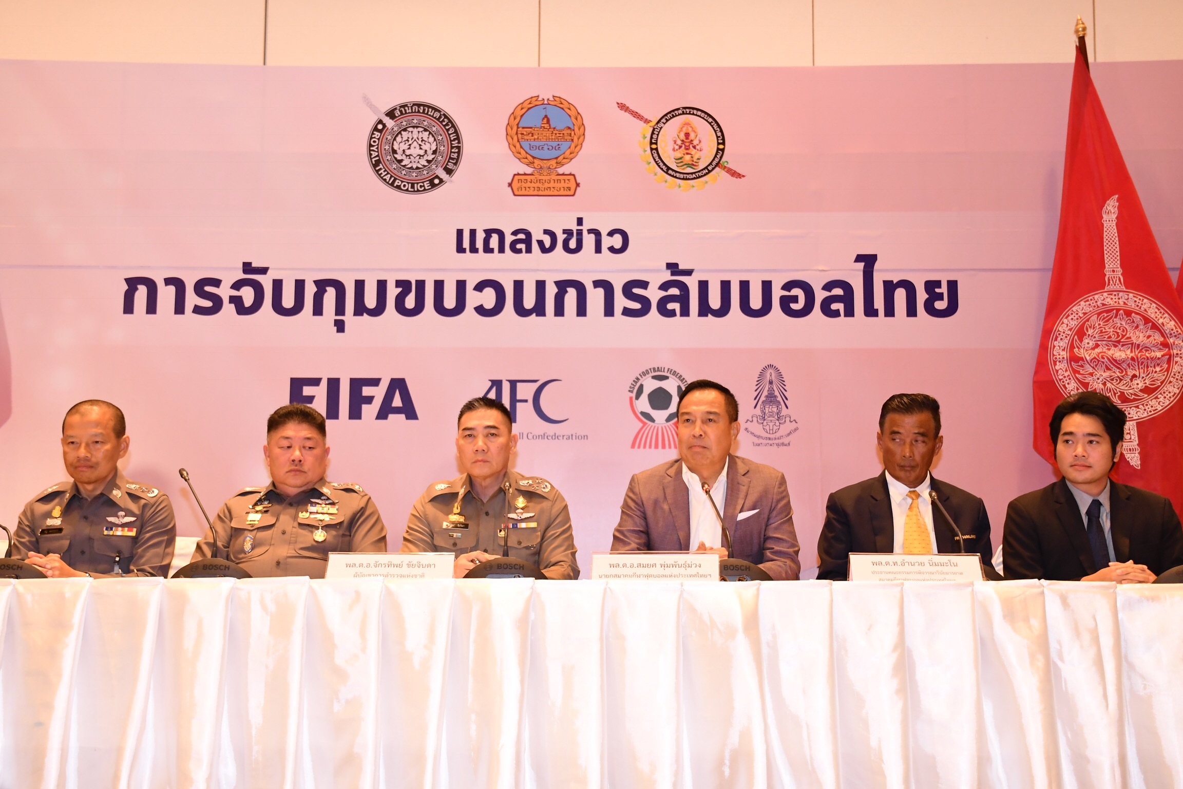 泰国足坛地震!5球员在内的12位足球人士因涉假
