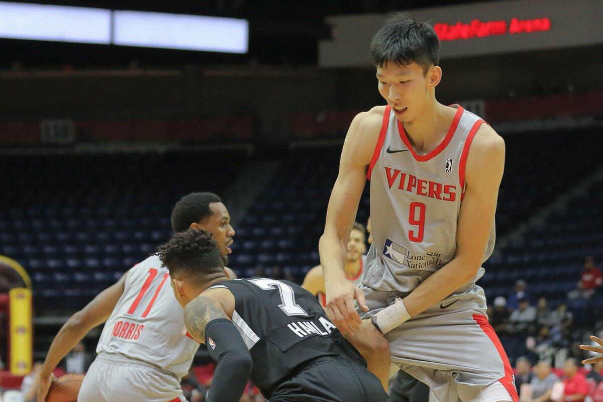 火箭下放周琦,他将参加今天的发展联盟比赛