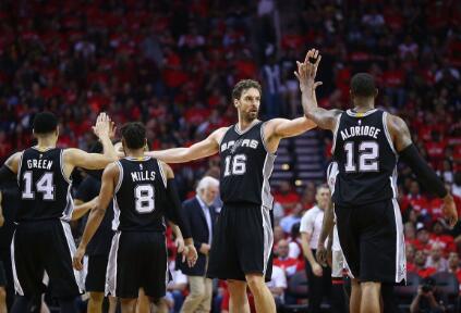 保罗-加索尔生涯篮板球总数升至历史第30位