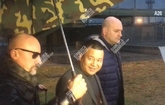 李勇鸿抵达米兰，将现场观战米兰德比