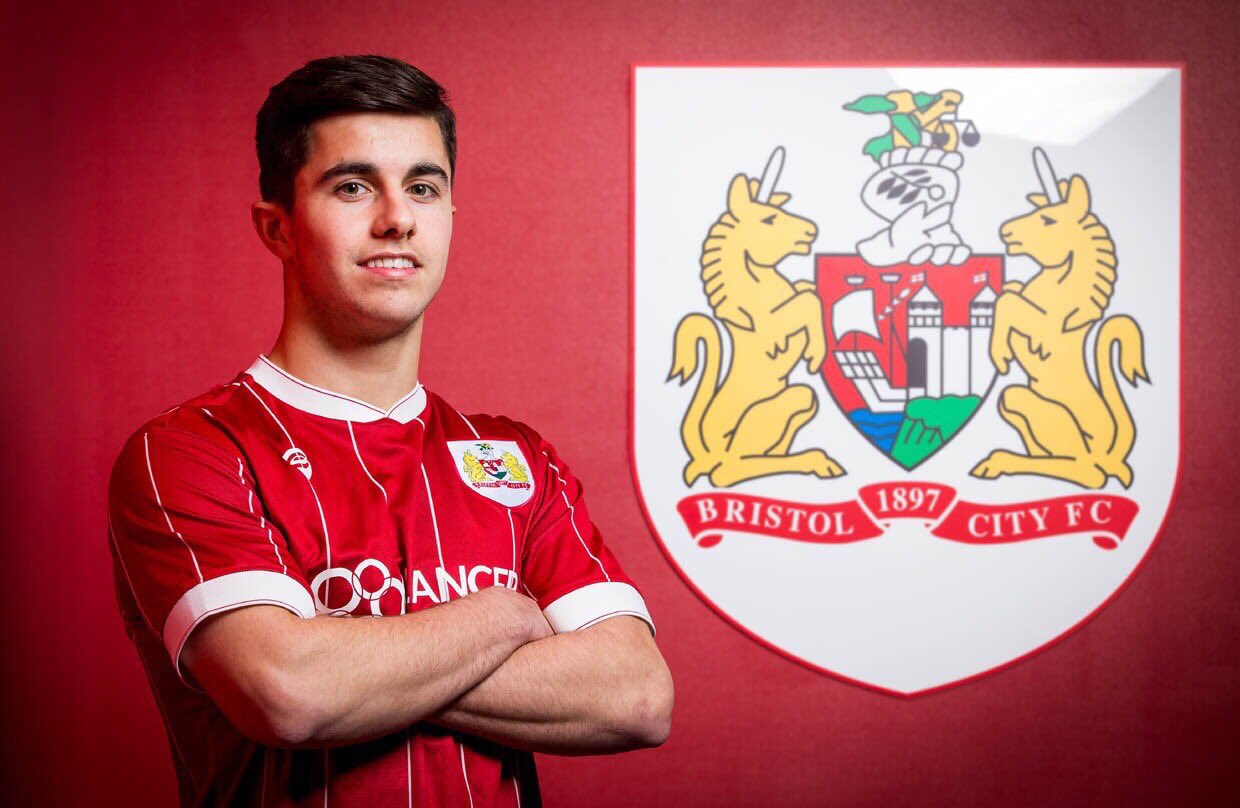 官方：布里斯托尔城签下埃弗顿小将沃尔什
