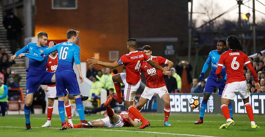 GIF：门前乱战，默特萨克补射助枪手扳平