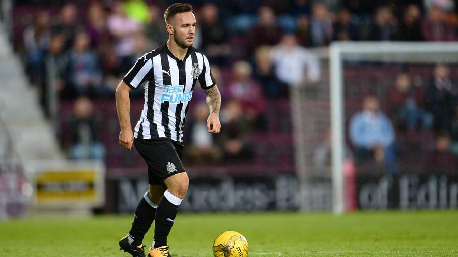 官方：纽卡小将阿姆斯特朗租借加盟布莱克本