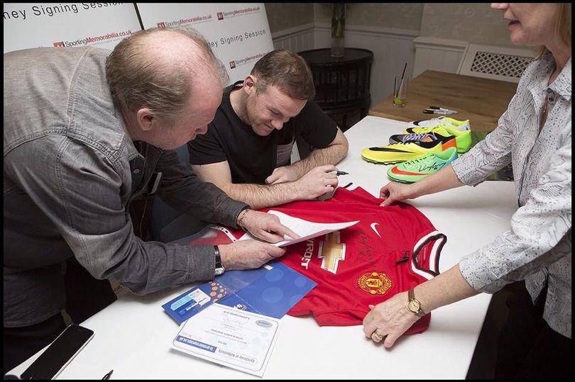 骗子伪造并出售足球纪念品，鲁尼协助调查