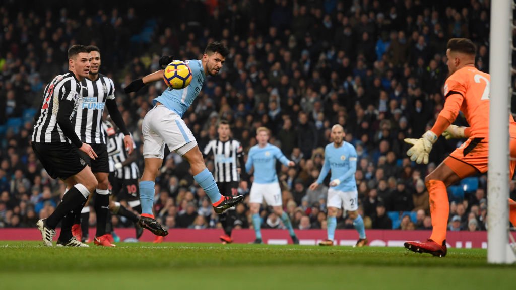 阿圭罗：第一球当然是我打进的，我头发碰到球了