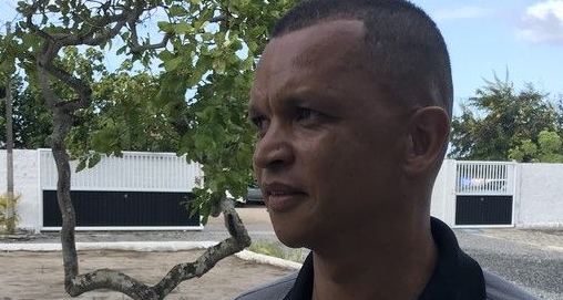 巴西前国脚瓦莱遭抢劫身中两刀，伤势严重