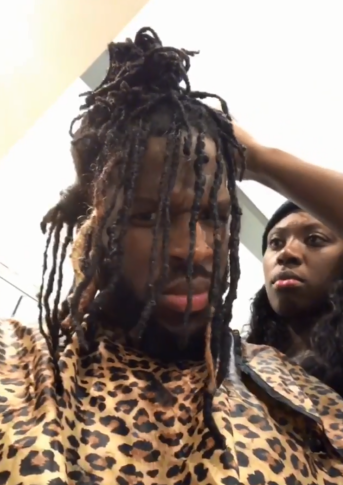 又有新发型?卡罗尔发布自己的理发视频