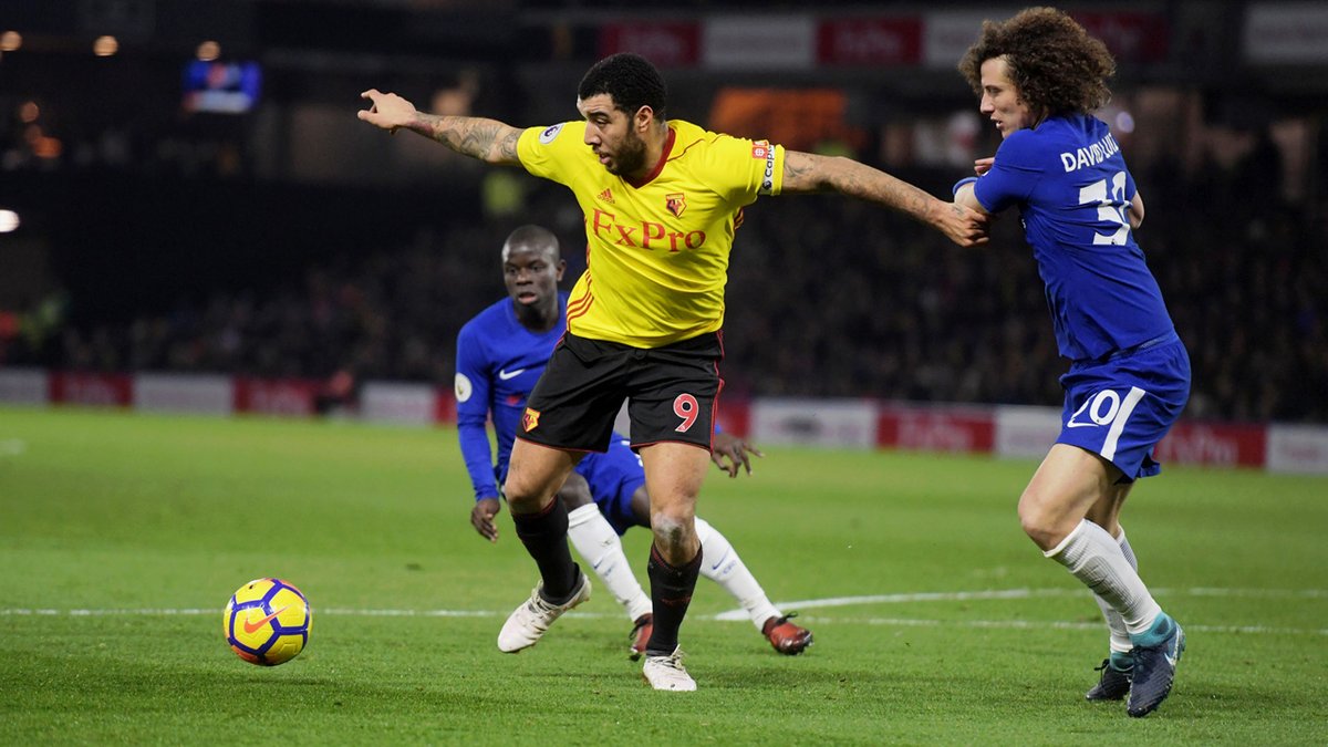 GIF：库尔图瓦犯规送点，迪尼主罚命中打破僵局