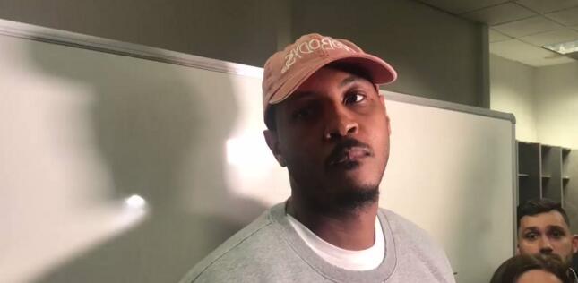 安东尼:看到小兄弟波尔津吉斯受伤让人感到难