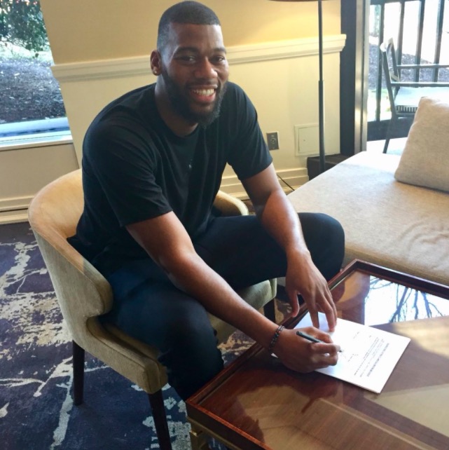 官方:凯尔特人正式签下中锋格雷格-门罗